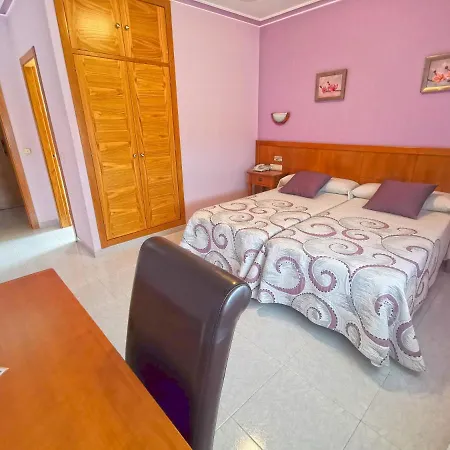 ホテル Linares ポイオ