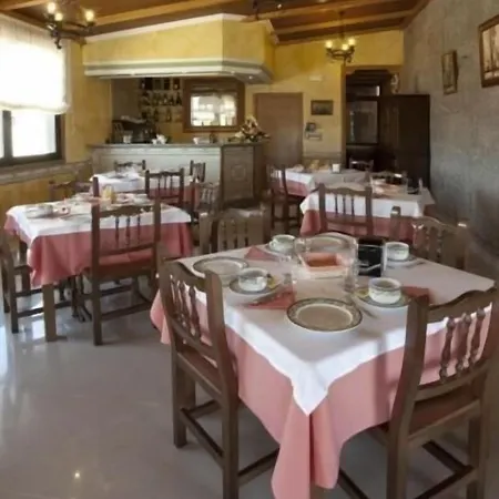 فندق Linares