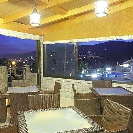 Linares فندق بويو