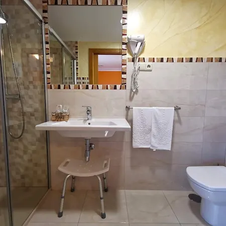 Hotel Linares *